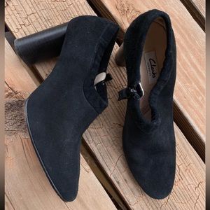 Clark’s Black Suede Women’s Genuine Women’s Heel Booties Size 7